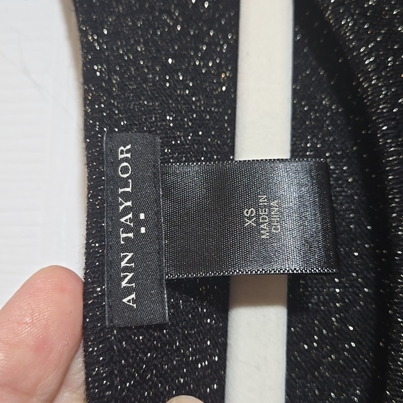 517. Ann Taylor Sparkly Sleeveless Top Size XS - Picture 2 of 5